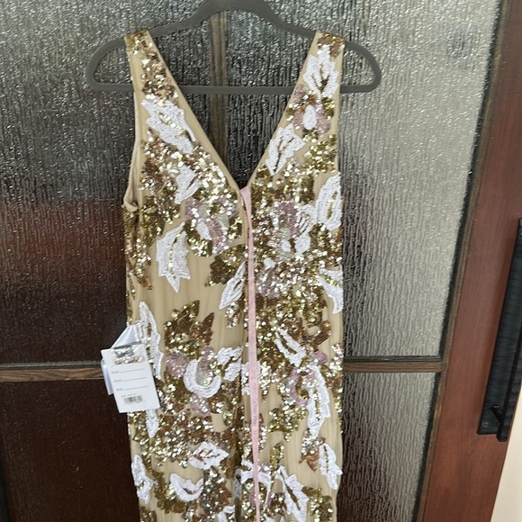 NWT $598 Mac Duggal size 12 v-Neck Sleeveless Floral Embellished  Sequin Gown - Picture 9 of 15